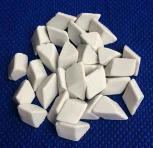 Cerámica de pulido abrasivo en ángulo de corte forma, pulido Media para pulir Metal